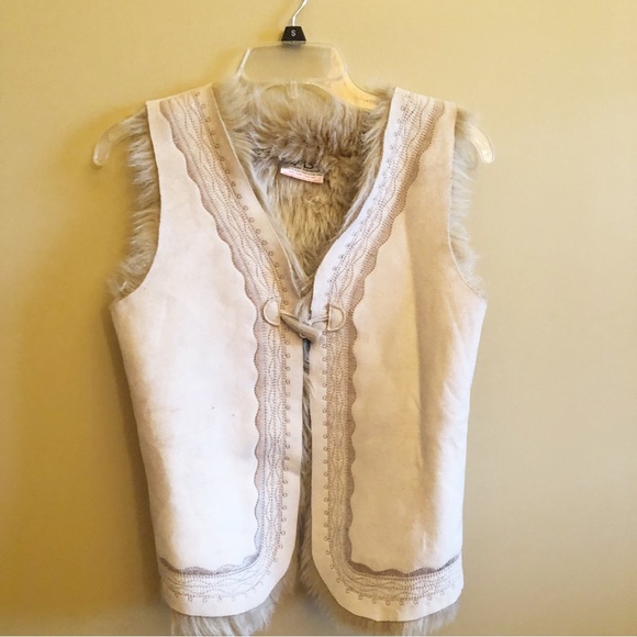 YD by Young Dimension Faux Fur Boho Chic Vest - Picture 1 of 7